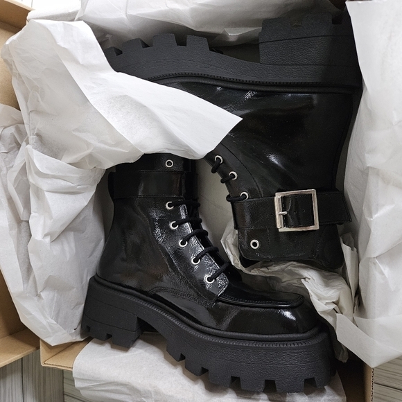 Urban Outfitters Cooperative Tania Buckled Combat Boots in Black Leather NWT - Picture 9 of 10